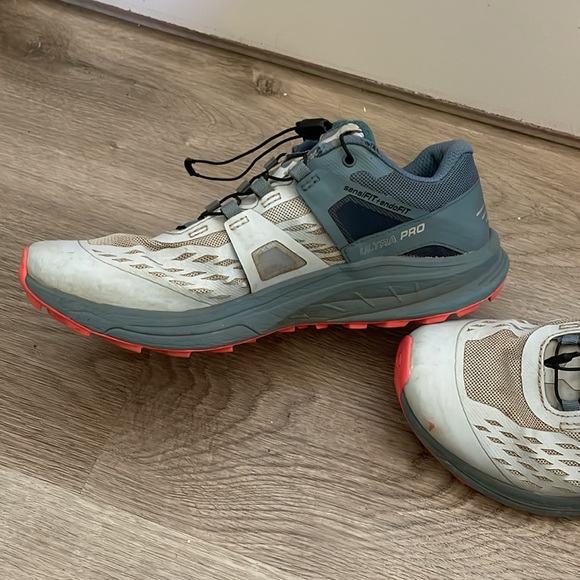 Salomon Women’s Ultra Pro hiking sneakers - Picture 3 of 3